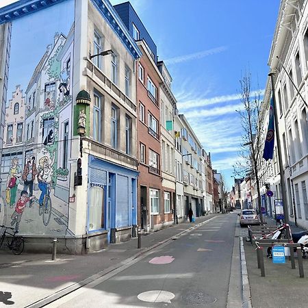 Colorful Pop Apartment In The Heart Of Антверпен Екстериор снимка