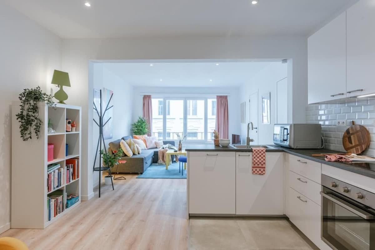 Colorful Pop Apartment In The Heart Of Антверпен Екстериор снимка