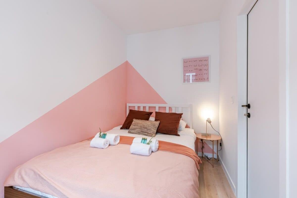 Colorful Pop Apartment In The Heart Of Антверпен Екстериор снимка