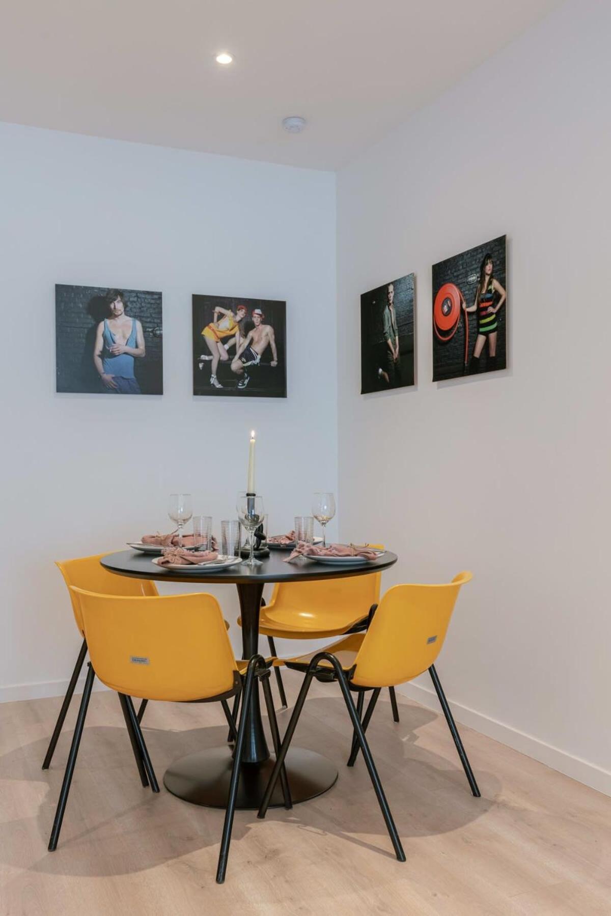 Colorful Pop Apartment In The Heart Of Антверпен Екстериор снимка