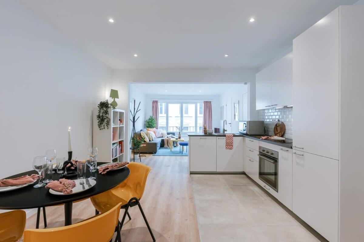 Colorful Pop Apartment In The Heart Of Антверпен Екстериор снимка