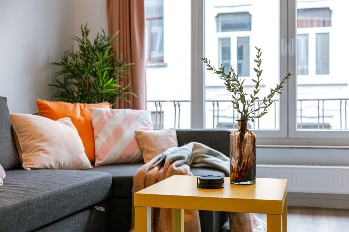 Colorful Pop Apartment In The Heart Of Антверпен Екстериор снимка