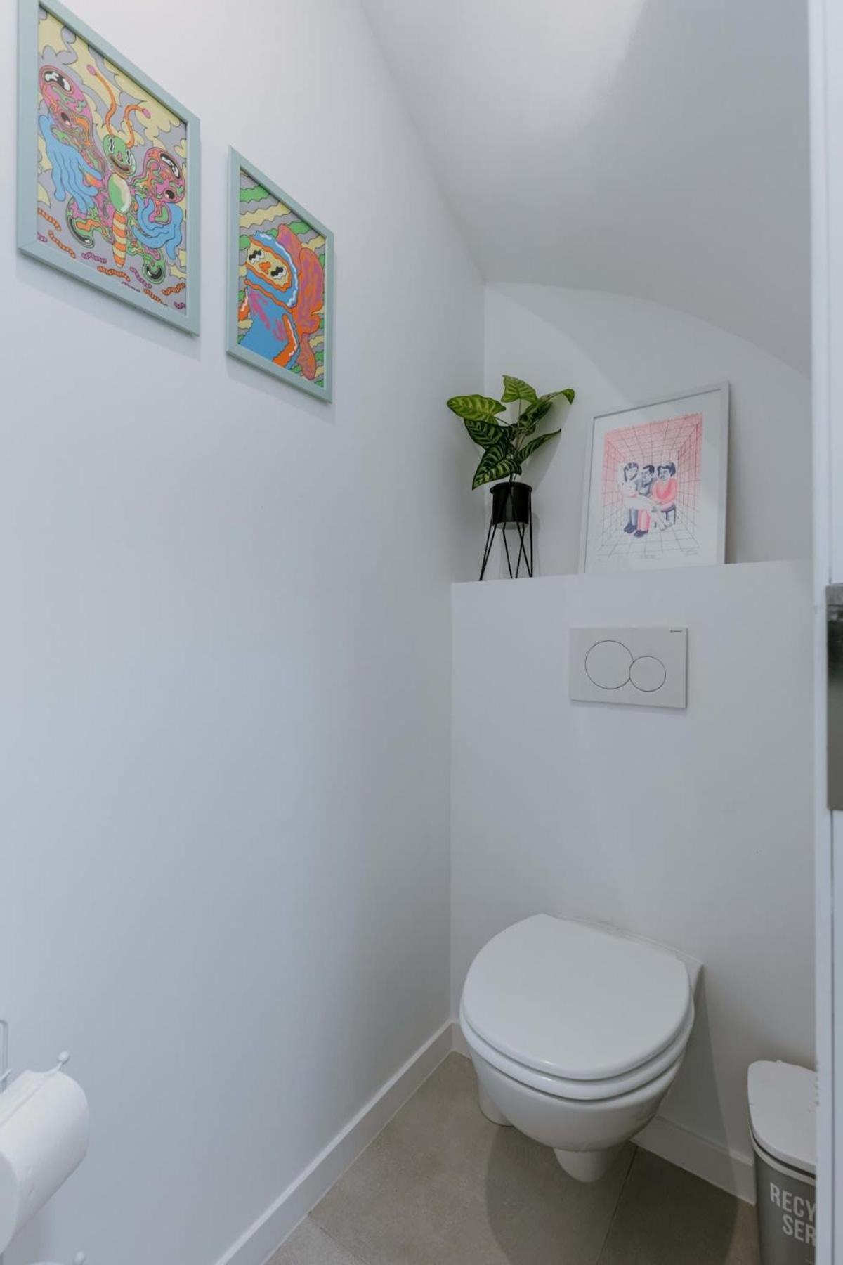 Colorful Pop Apartment In The Heart Of Антверпен Екстериор снимка