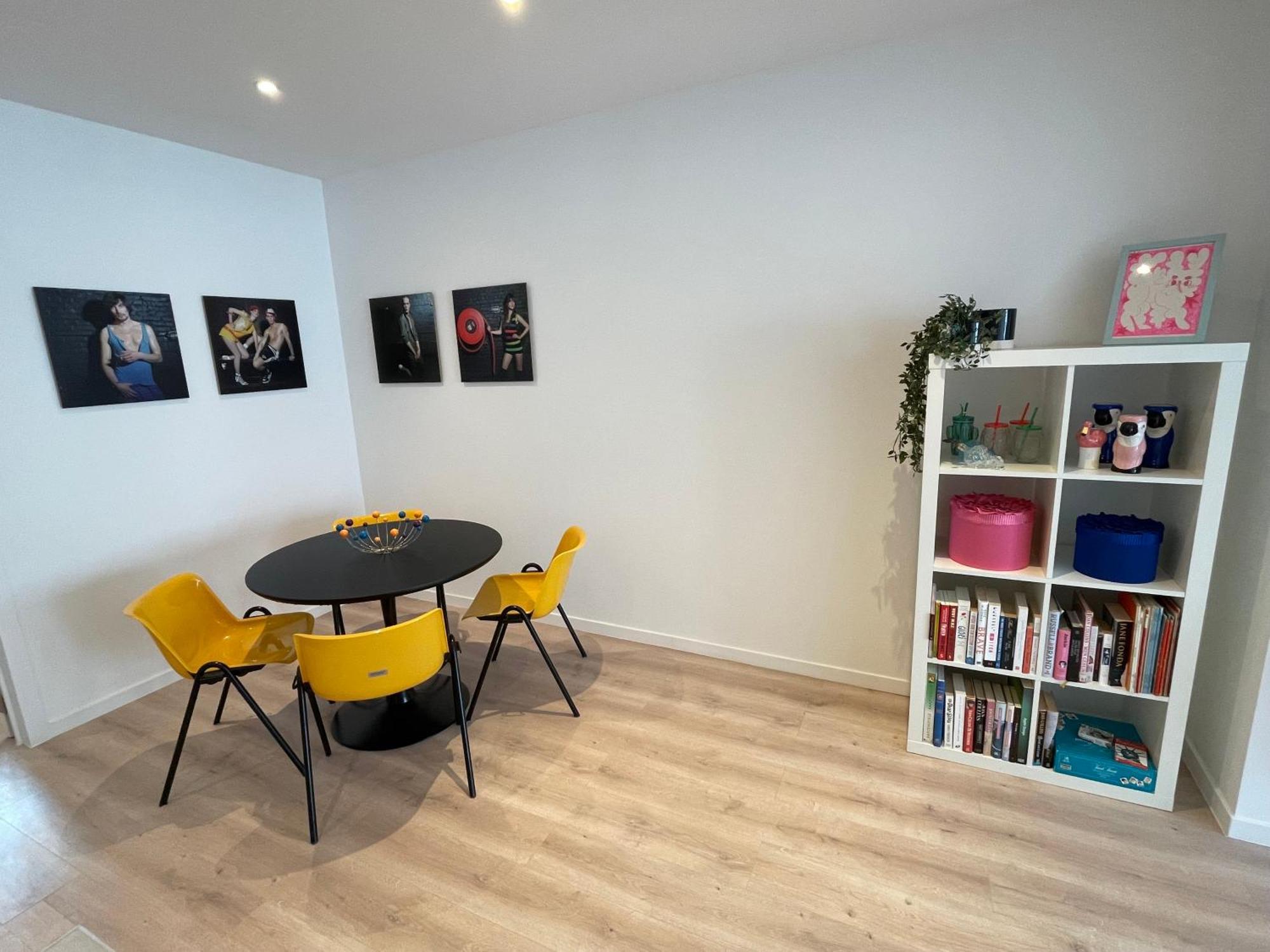 Colorful Pop Apartment In The Heart Of Антверпен Екстериор снимка