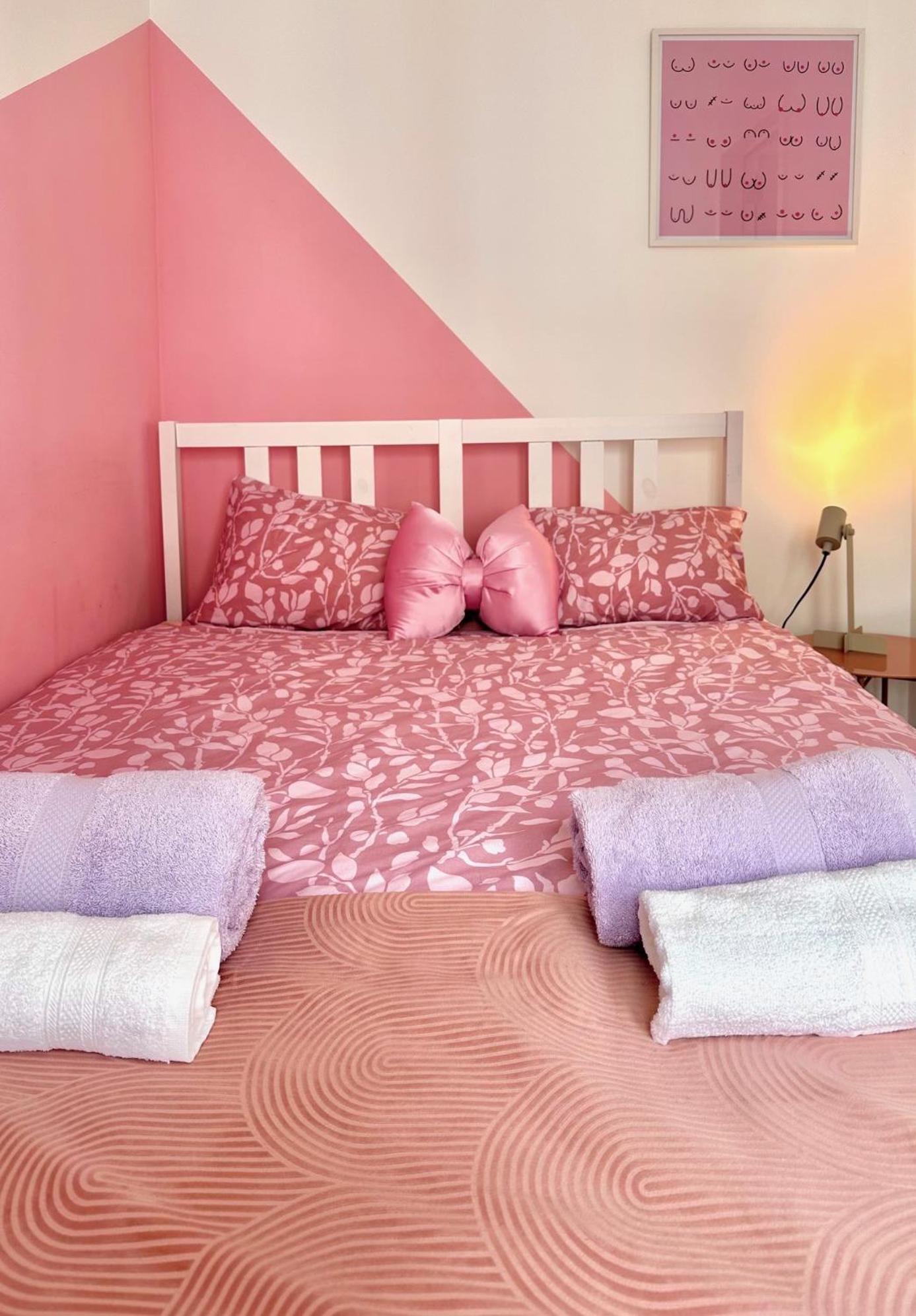 Colorful Pop Apartment In The Heart Of Антверпен Екстериор снимка