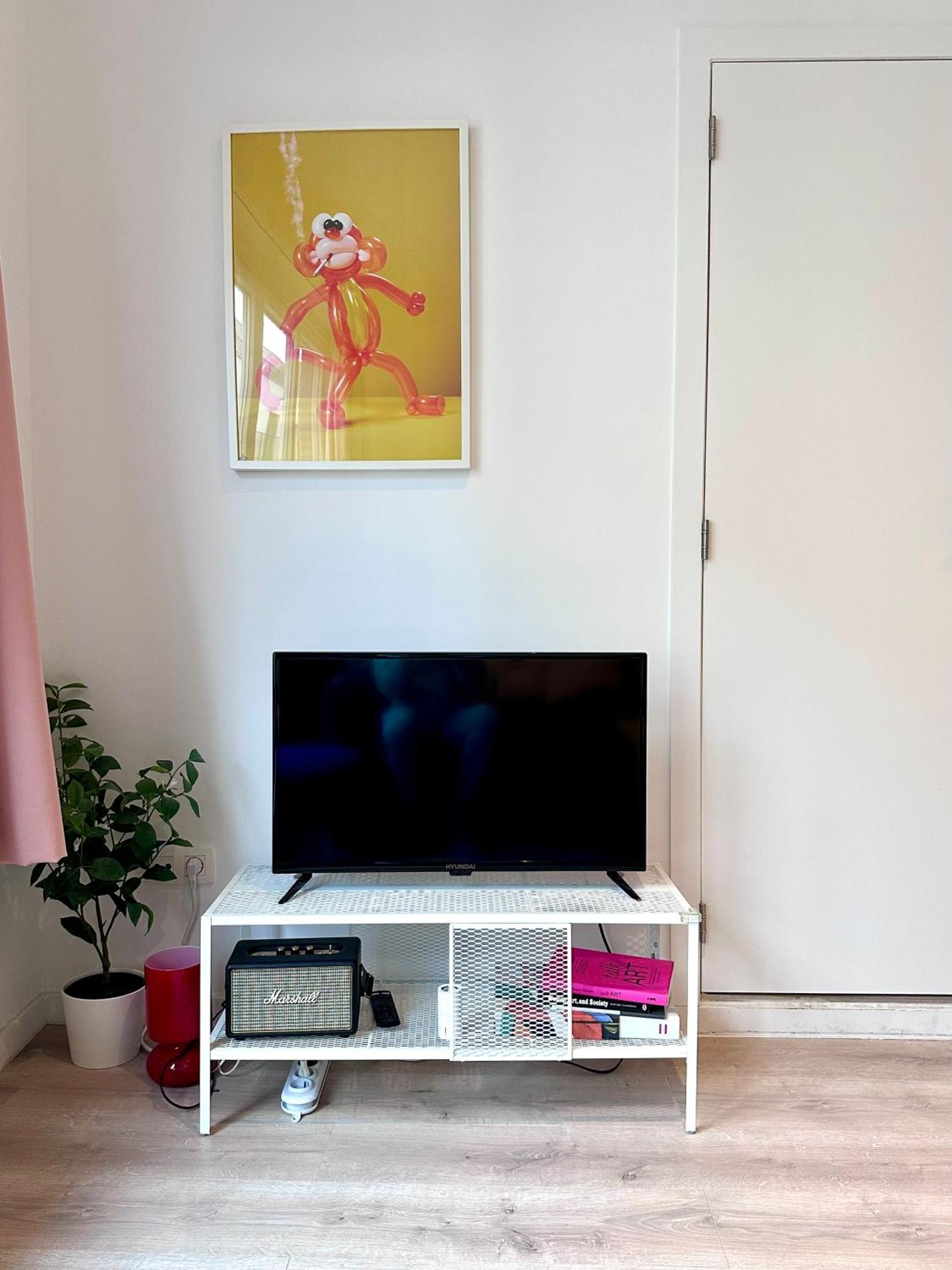 Colorful Pop Apartment In The Heart Of Антверпен Екстериор снимка